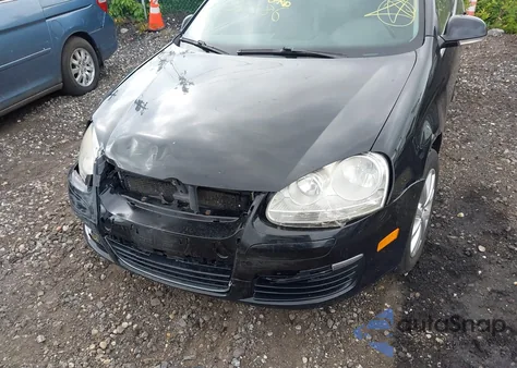 2010 Volkswagen Jetta Se z USA, uszkodzony, nr VIN 3VWRZ7AJ7AM047955